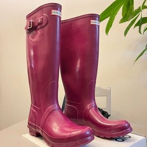 HUNTER magenta boots size 8